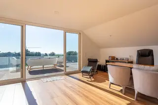 Estoril Av Gen Carmona Vera Cartolano Remax LCC 020